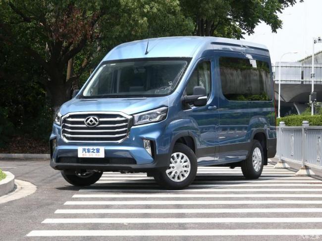 上汽大通 上汽大通MAXUS V90 2022款 2.0T AMT运杰前驱短轴高顶后单胎6座