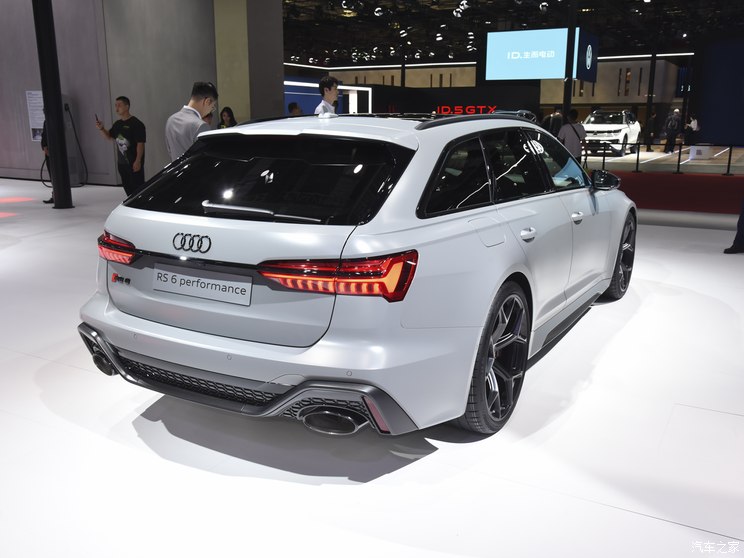 Audi Sport 奥迪RS 6 2023款 RS 6 Avant Performance 欧洲版