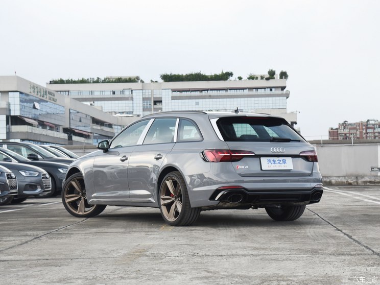 Audi Sport 奥迪RS 4 2023款  RS4 Avant 暗金版