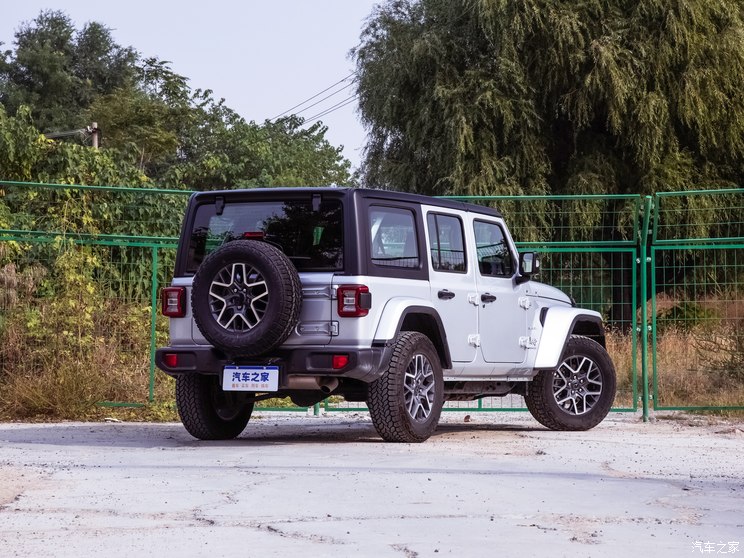 Jeep(进口) 牧马人 2024款 2.0T 撒哈拉四门版