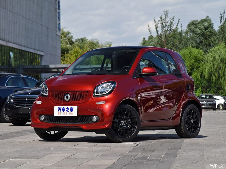 smart(进口) smart fortwo 2019款 0.9T 66千瓦红色瞬间特别版 国VI